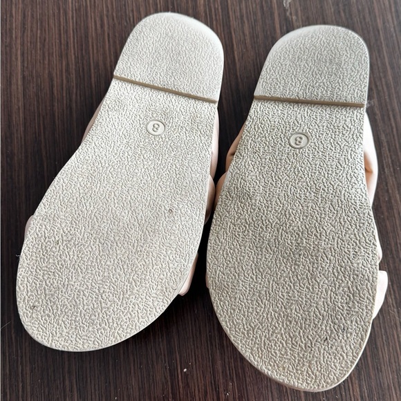 GUC Universal Thread fashion slide sandal in beige - Picture 2 of 3